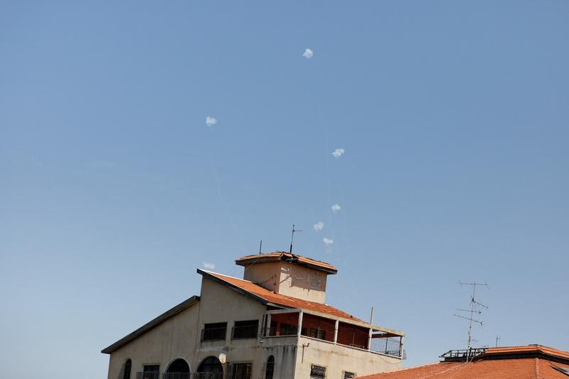 年联合国 181 号决议将巴勒斯坦地区 57%土地划给仅占 1/3 人口的犹太人