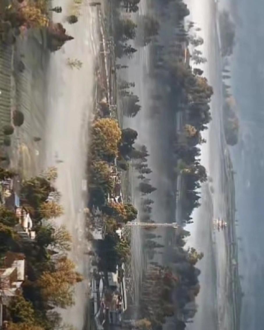 “火到人民日报了！”四川雅安市，一男子在山上拍摄，不料，当他抬头一看，竟发现了令