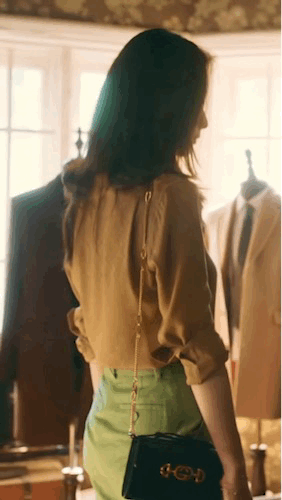 裤子不需要穿的太紧，倪妮的穿搭就刚刚好！