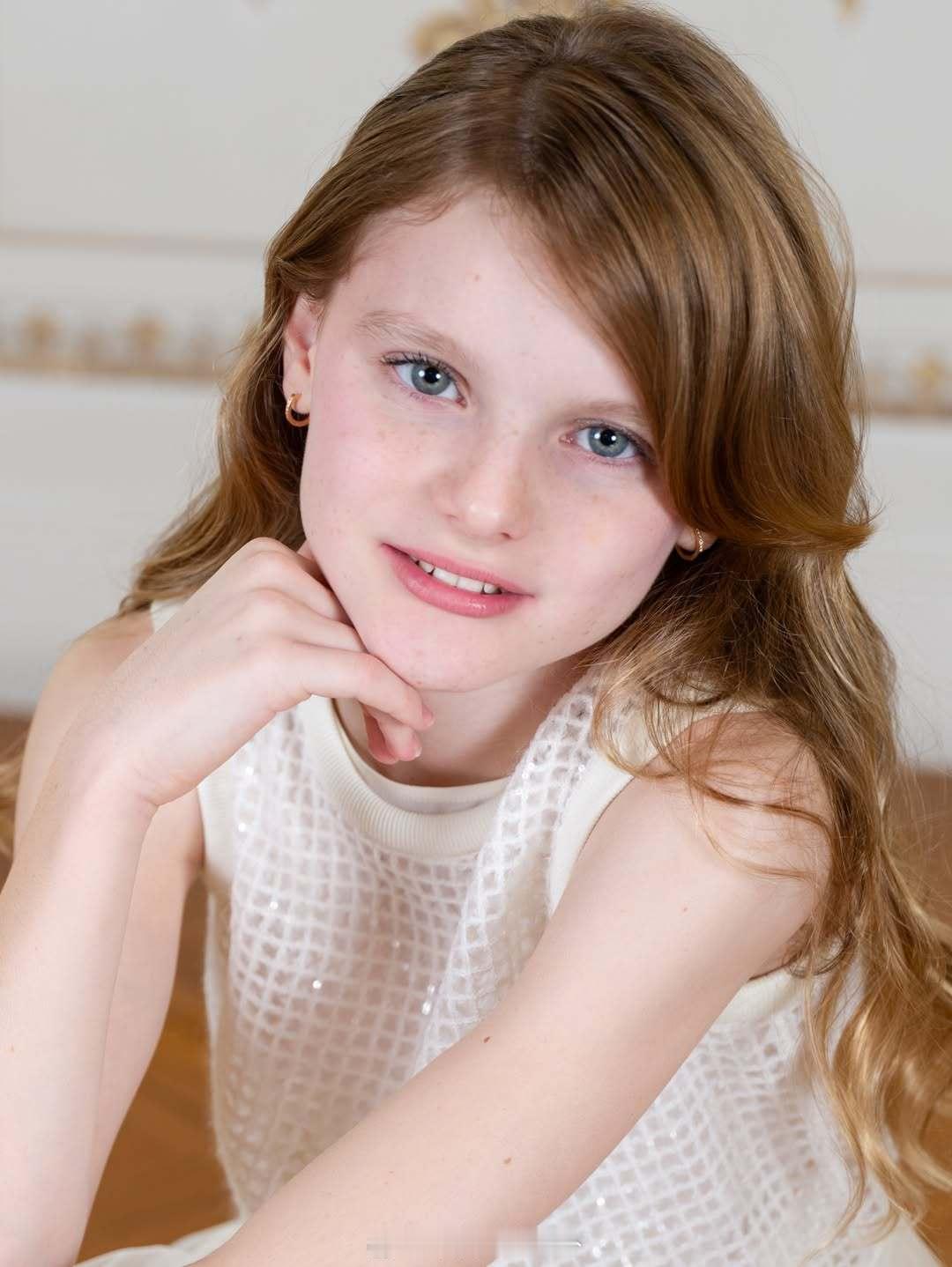 12.10 摩纳哥加布里拉公主和雅克王子庆祝11岁生日 