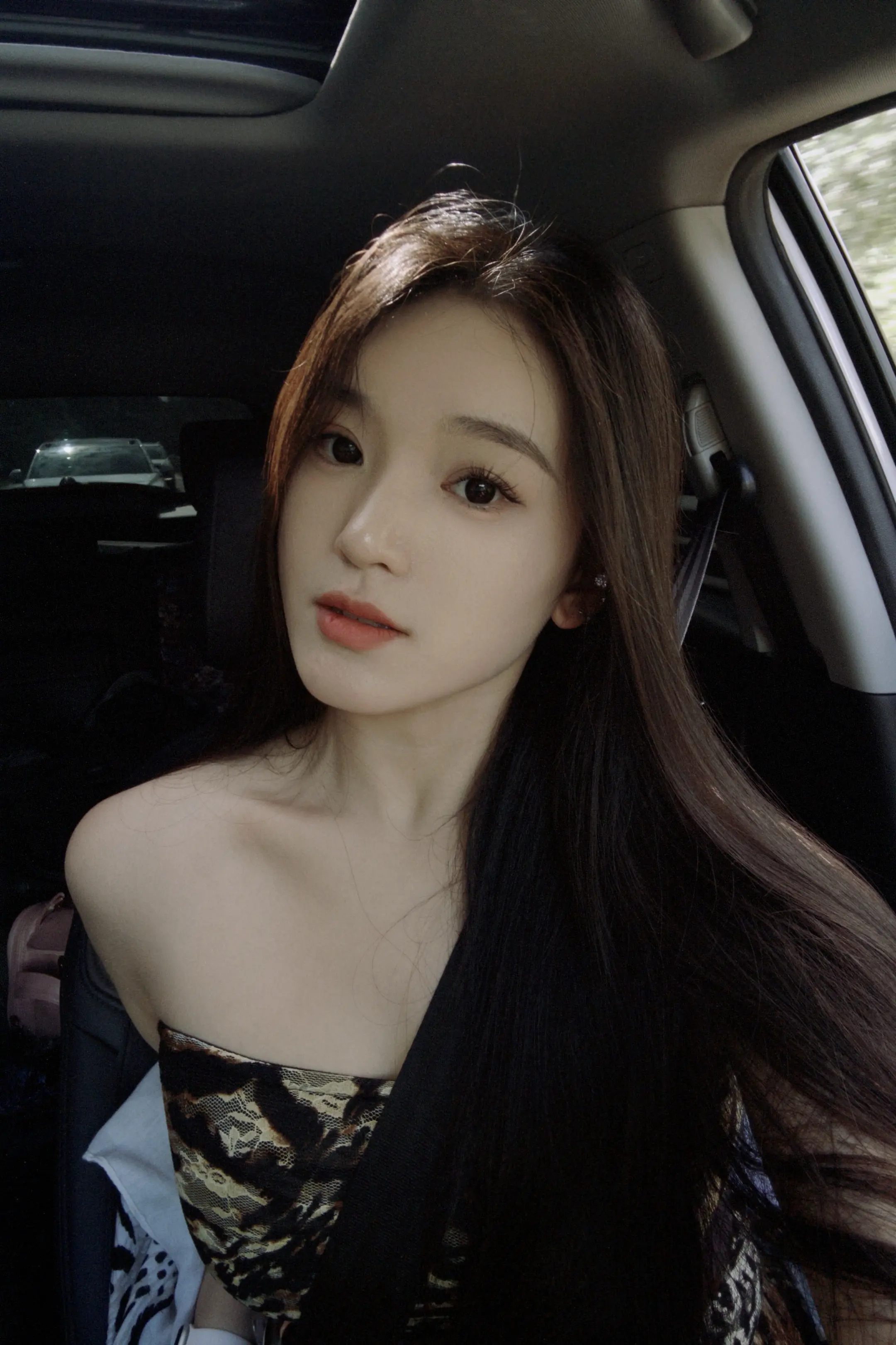 我会拿韩语跟他说  我说欧巴정신차려。