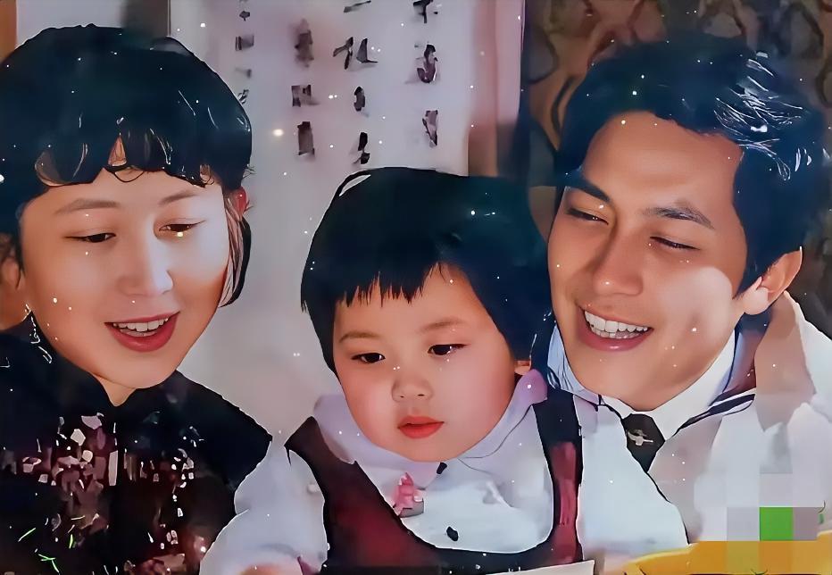 一张80年代珍贵全家福曝光！年轻时的唐国强，和结发妻子孙涛、女儿唐莉留下温馨画面