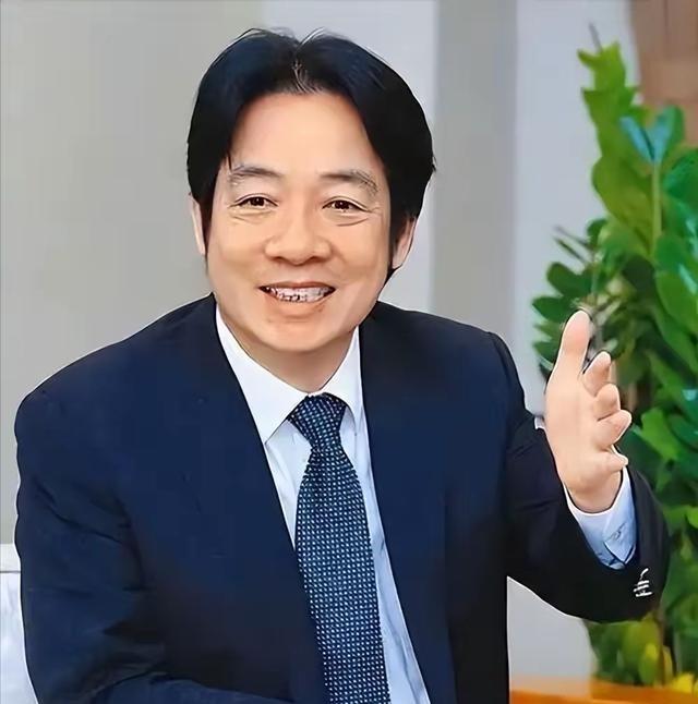 台独分子赖清德发布声明。赖清德突然改口说“国家只有一个，我们都是自己人”，这话听