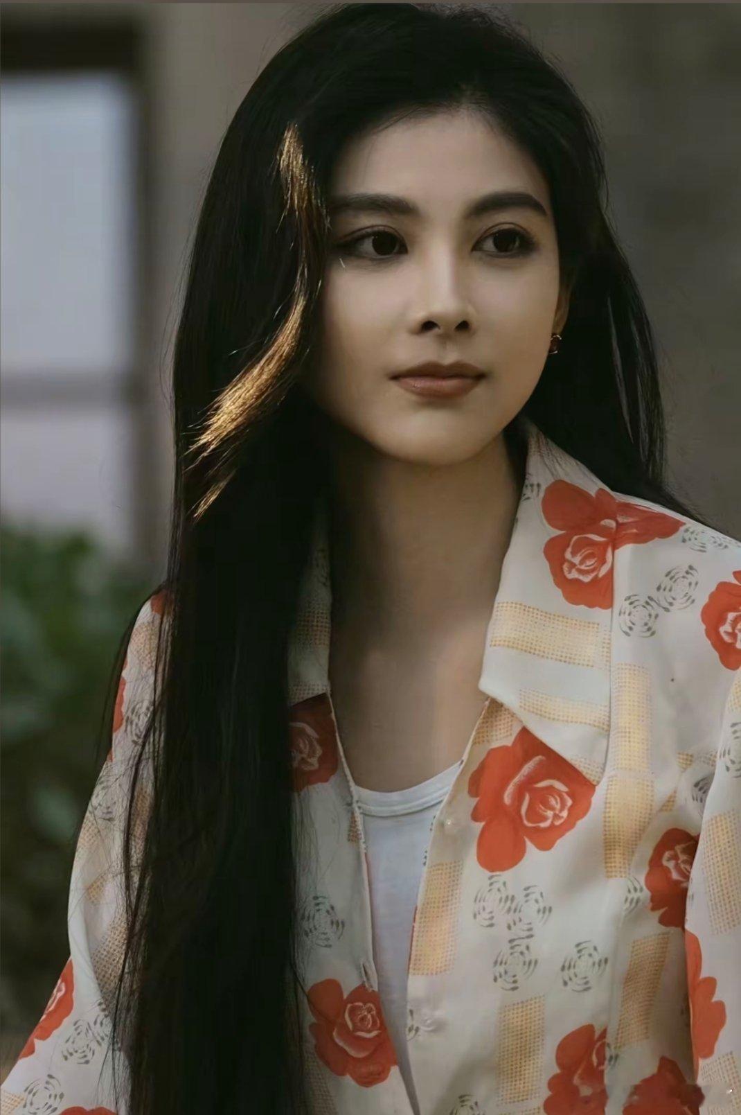 王伊瑶分享站姐赵丽颖给她拍的照片，赵丽颖拍照技术太可以了 