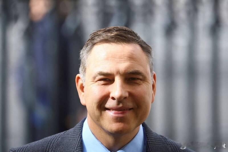 【英国畅销儿童文学作家威廉涉嫌骚扰女性，出版社终止合作】海外新鲜事 英国54岁知