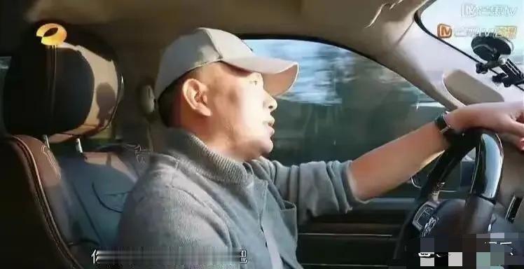 王珂这般评价刘涛：“让她炖鸡，她会炖；让她生孩子，她一年生一个；让她复出，她也干
