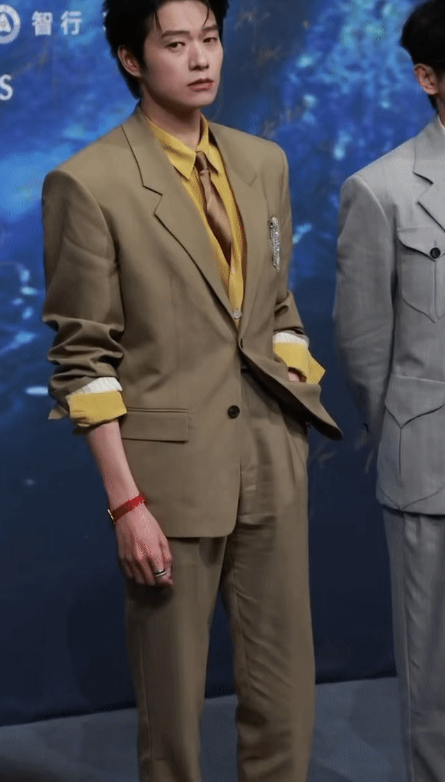 魏大勋 生图即神图 原相机直出都能美出圈的程度！魏大勋微博之夜生图颜值在线，俊朗