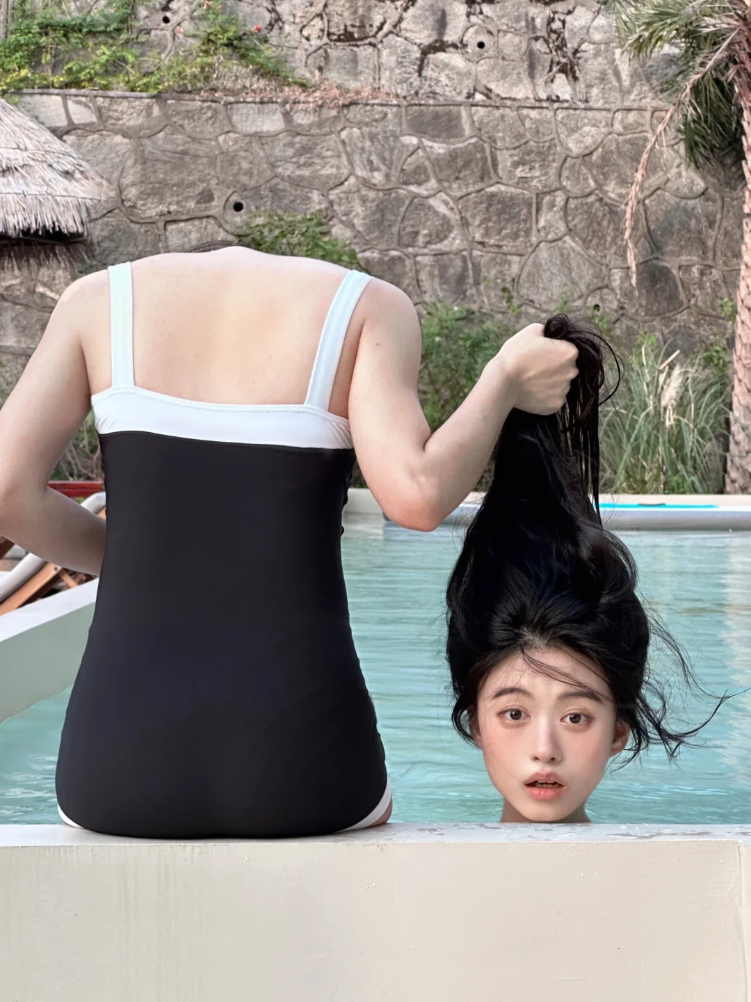 最近很火的闺蜜双人合拍姿势…..
