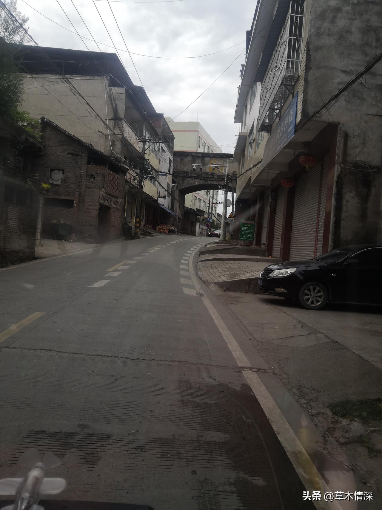 回忆的冯店镇
多少人的回忆？中江县冯店镇从这张相片中可以看到，当地人新修的街道肯