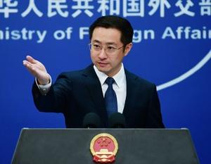 面对日本记者的挑衅，
俄罗斯外交部发言人扎哈罗娃的回答：“是西北利亚的寒风没有吹