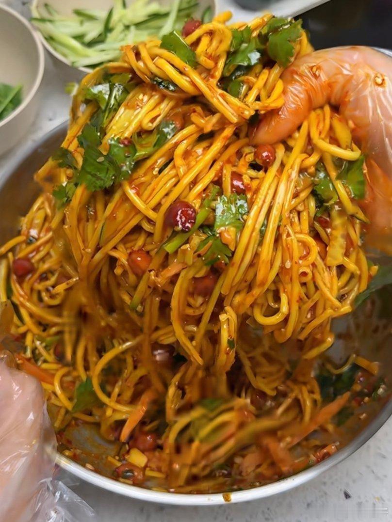 雪碧拌面雪碧拌面吗？其实就是凉面吧，加点雪碧可能和加糖差不多。 