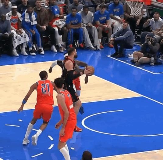 多尔特算是幸运的，这次碰到了善良的马穆凯拉什维利！

在今天猛龙客场战胜雷霆的比