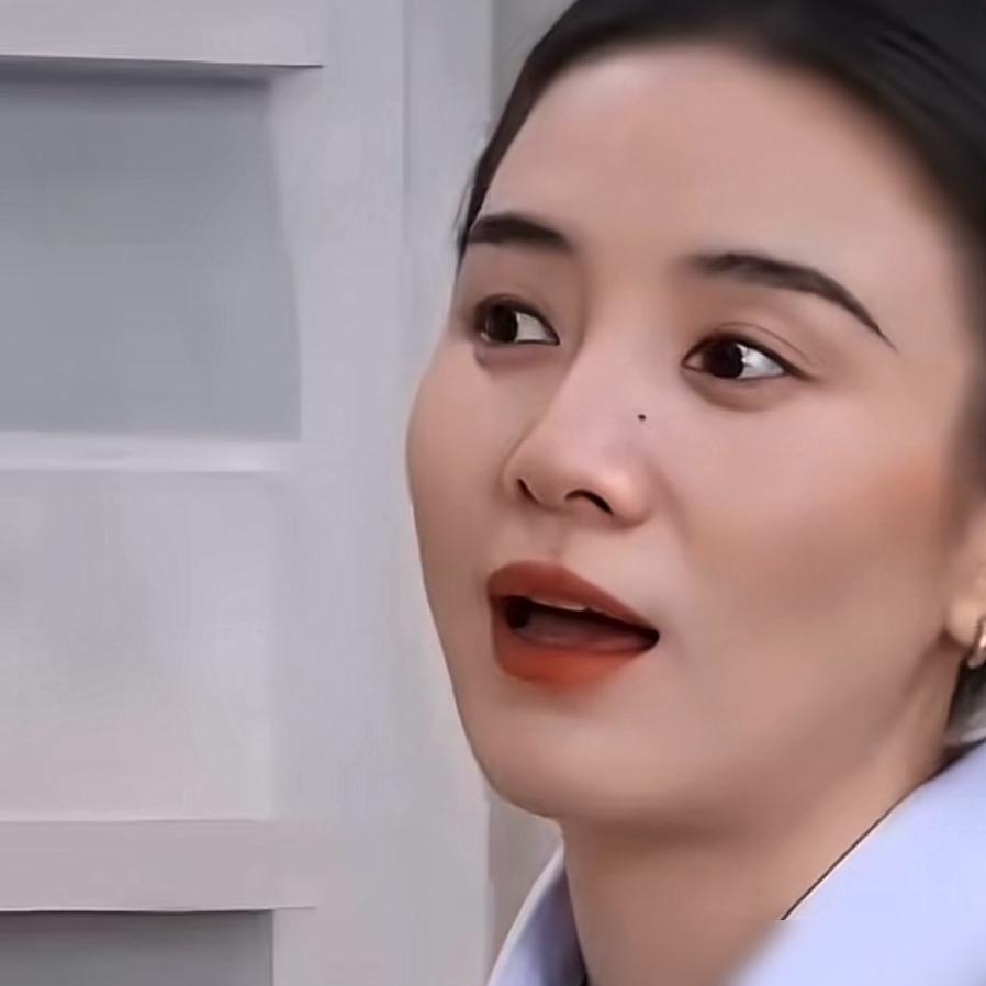 宋佳拍戏死活不让遮脸上的痣，放话“它会帮我表演！”
 
别人家女明星恨不得磨皮磨