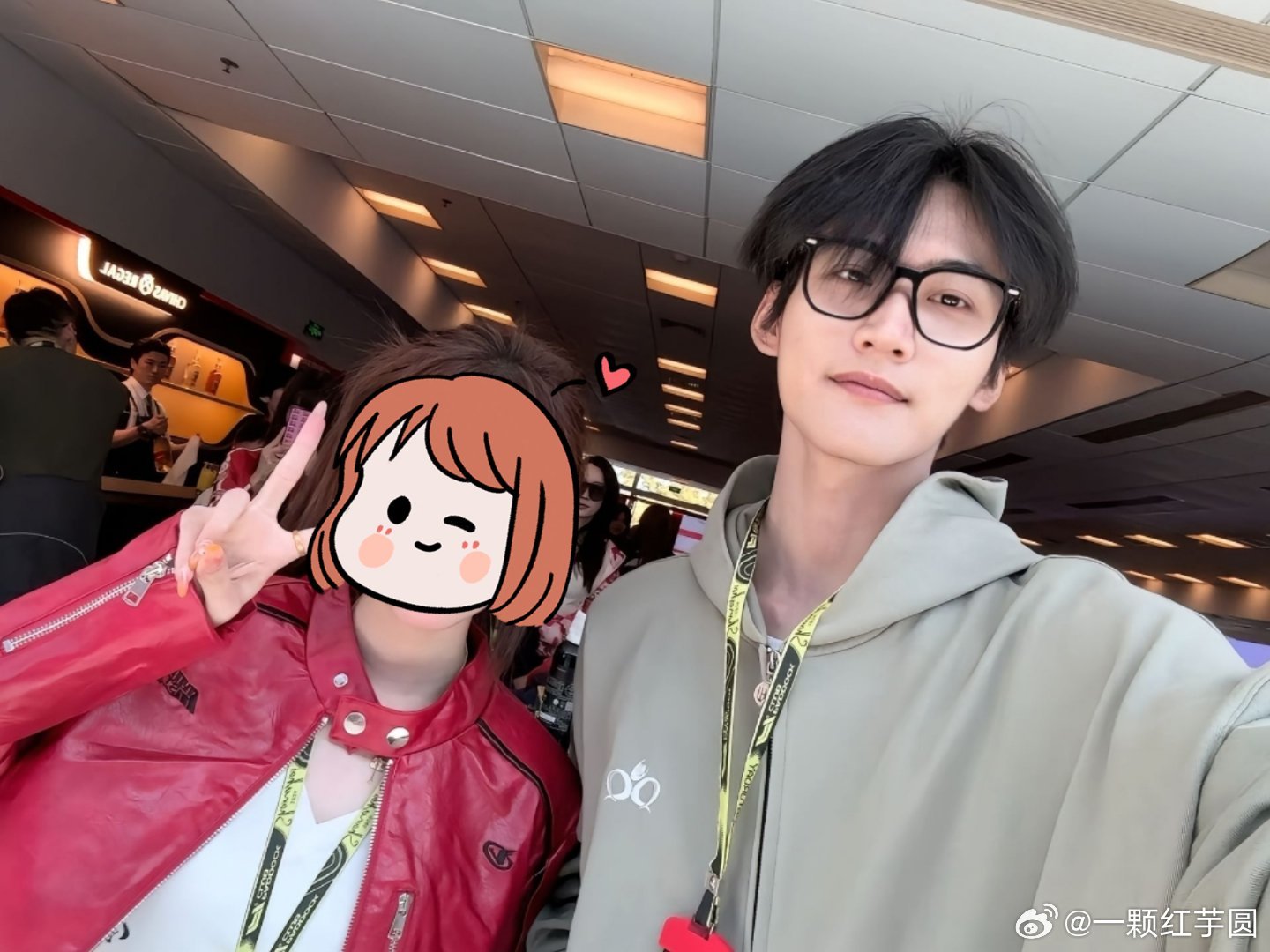 周柯宇 F1和路人合照！超温柔，超帅哒