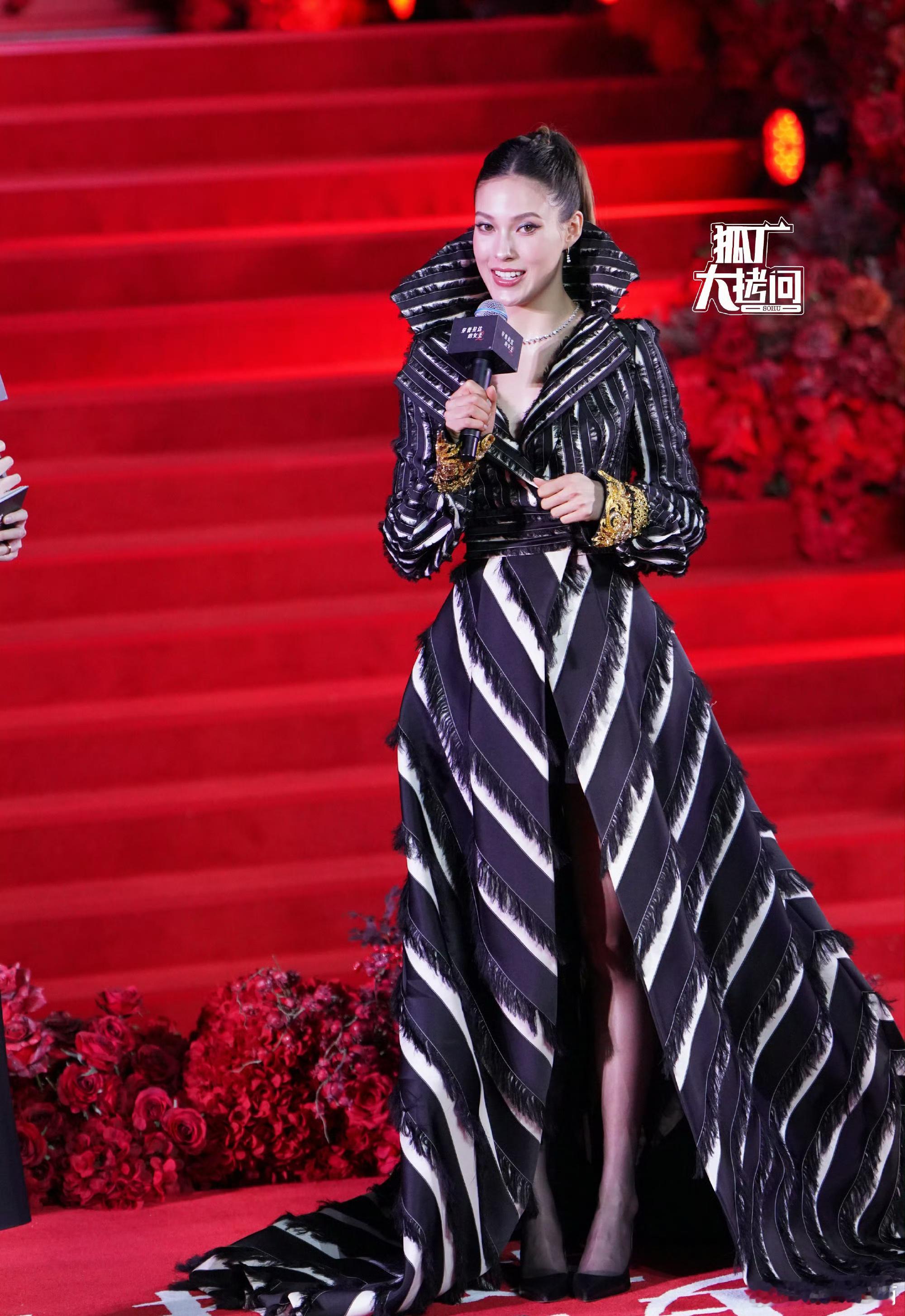 谷爱凌《穿普拉达的女王2》璀璨之夜红毯生图，这套完全女王👸🏻 