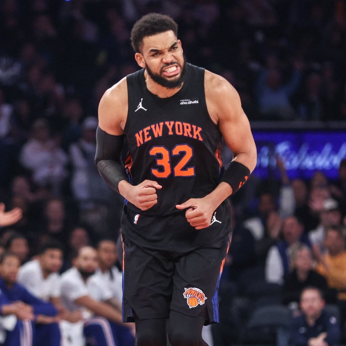 NBA 历史上三分球命中数最多的中锋：• 卡尔-安东尼·唐斯 (1320)• 布