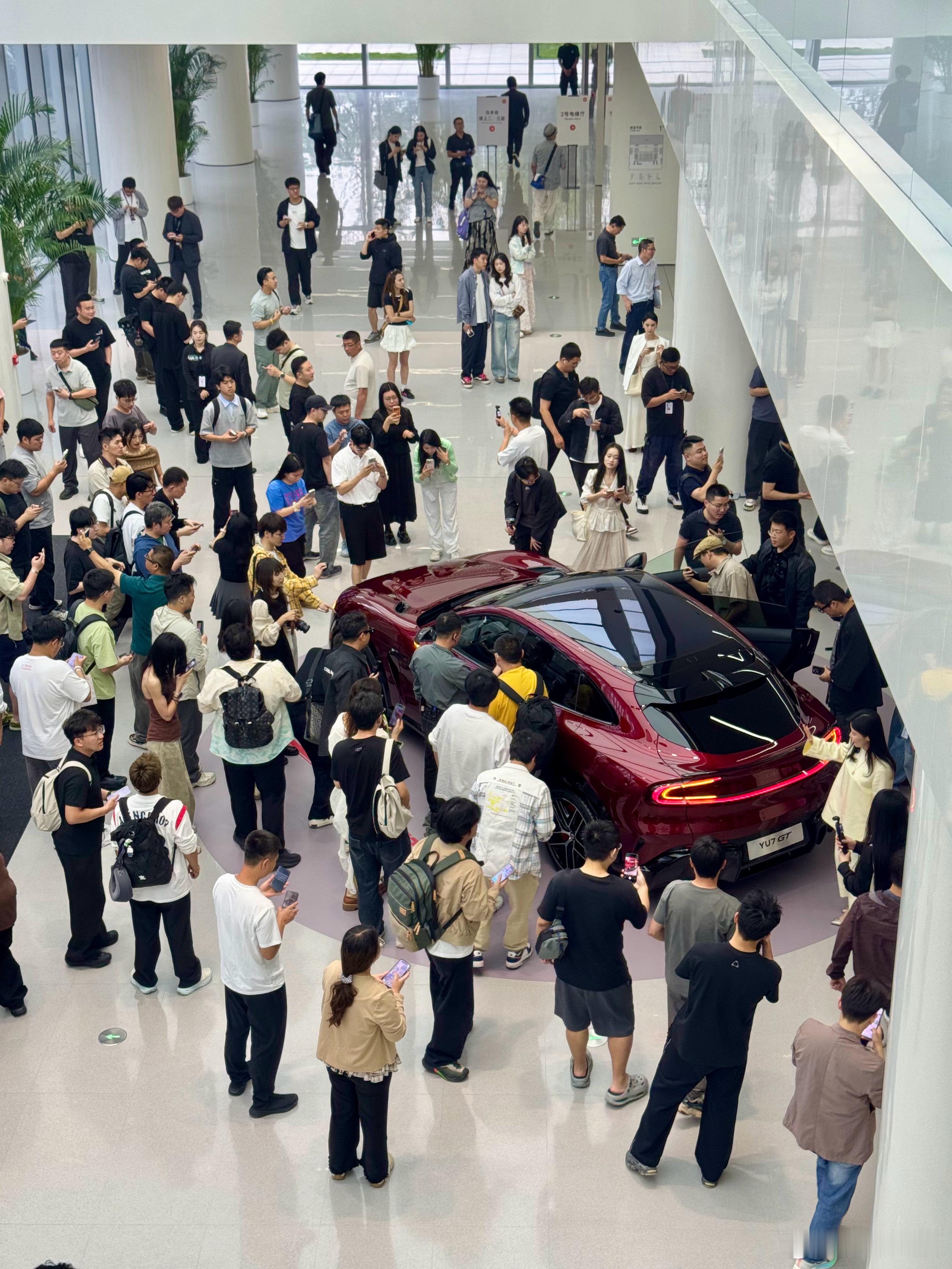 小米提醒YU7GT非硬派越野车前面雷总所带领的YU7 GT“铁三角”阵容也强调了