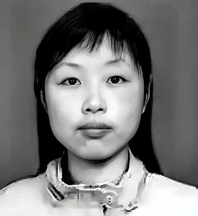 她被埋进废墟，身体断成三截，救援人员赶到时，发现她用身体死死护住学生，看清后，在