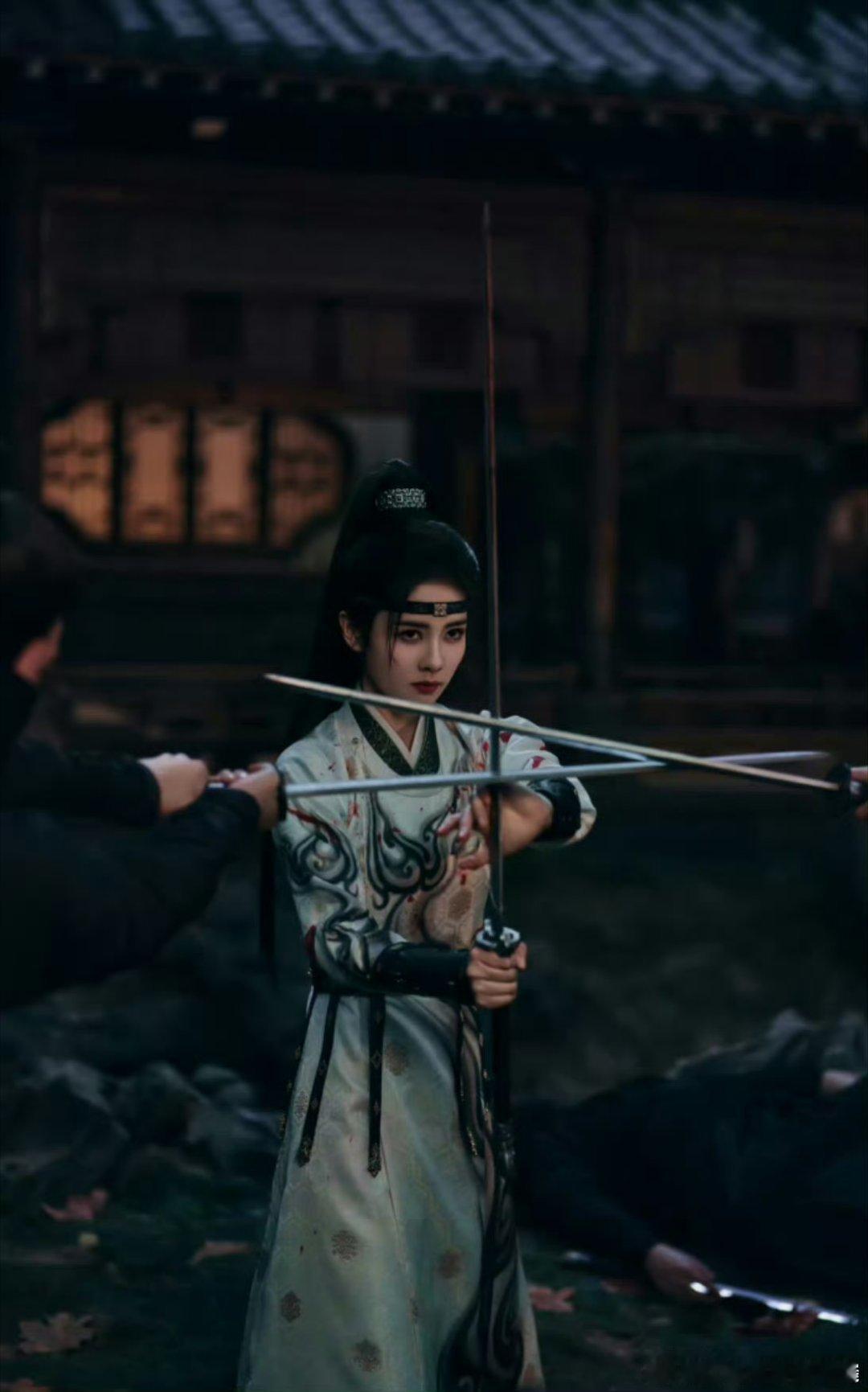 让白鹿戴抹额的人真是个天才红衣配抹额在大雪里封神，李佩仪就是大唐女权臣本臣，白鹿