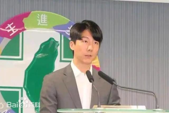 一看吴峥的发型，就知道他不是中国血统，而是日本人，再从他的言语中能听出他不认同自