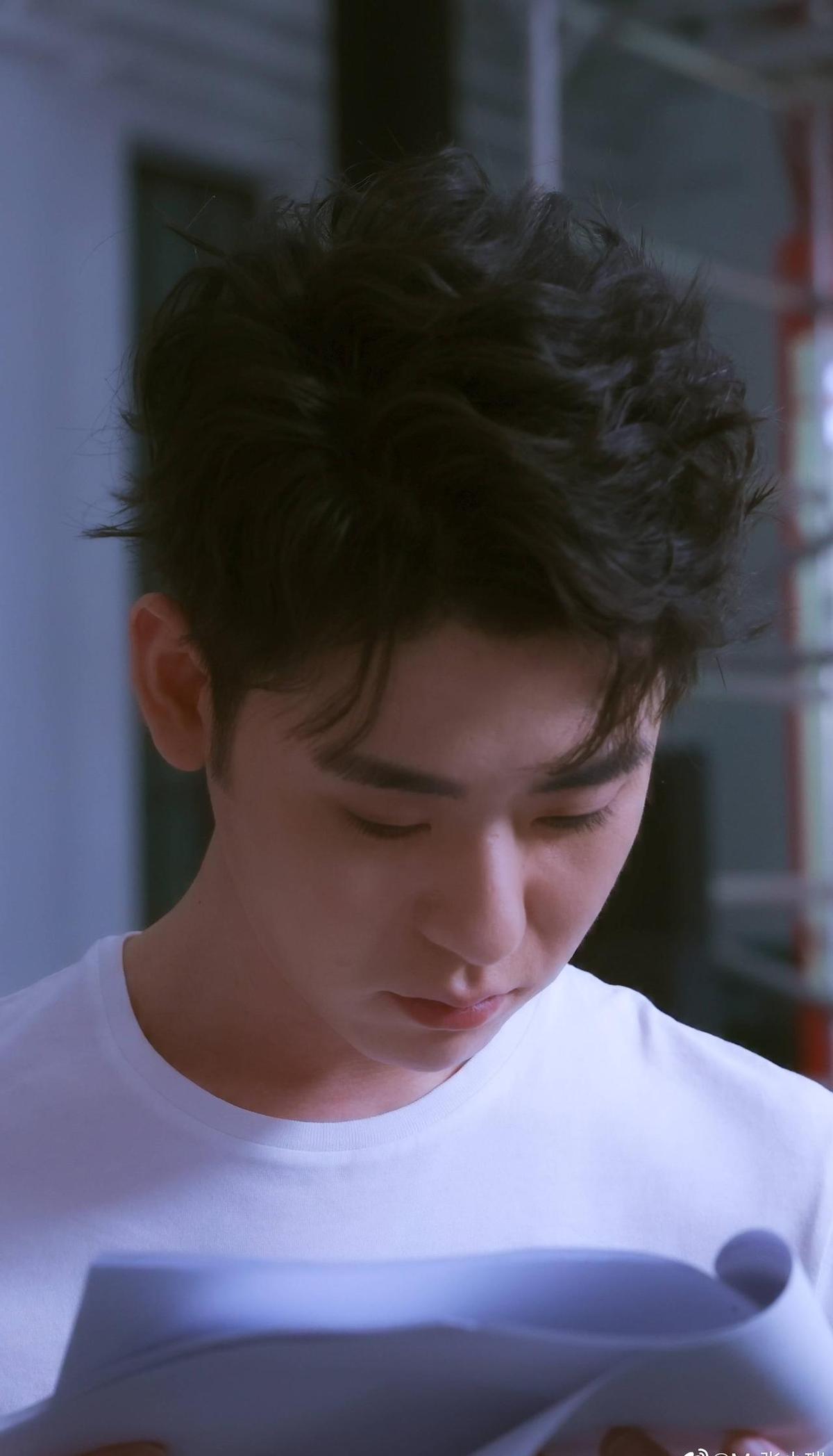 终于等到了！
张云雷这次是真的憋了个大招，首场大型个人演唱会直接定档平安夜，这一