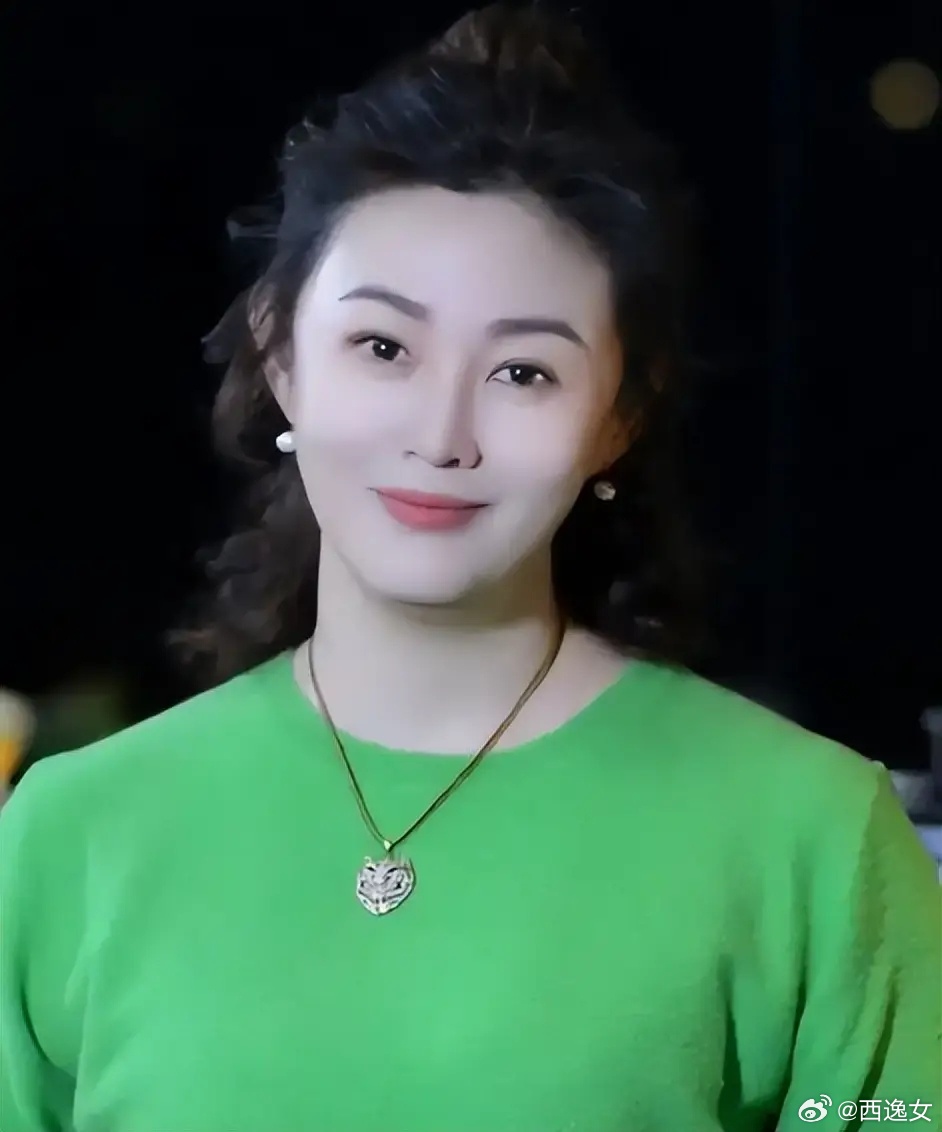 我们记住的，是角色；真实的人，藏得很深。从1985年站上台湾的T台，到1993年