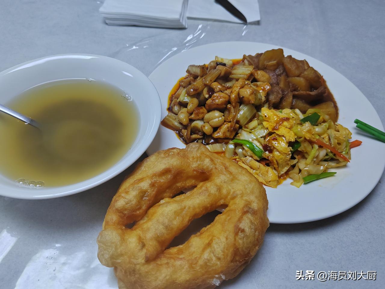 船上的蔬菜吃的差不多了，只剩下耐放的土豆，萝卜，白菜，圆葱，包菜和南瓜了，没有干