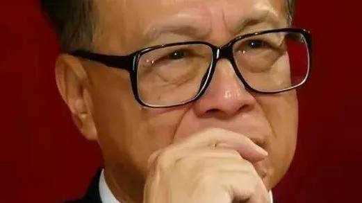 李嘉诚家族缺席全运火炬传递，引人关注。

此次粤港澳全运会，香港几大家族代表纷纷