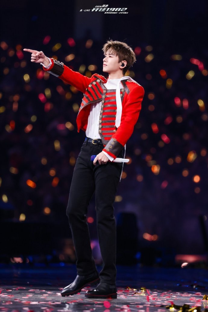 张杰张杰鸟巢演唱会主动更换视线遮挡区 张杰鸟巢演唱会 没有炒作、没有噱头，只有真