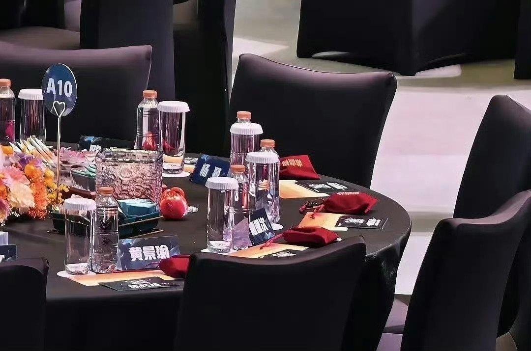 爱奇艺尖叫之夜内场主桌爱奇艺尖叫之夜主桌座位哇哦！！！ 尖叫之夜主桌座位来啦～ 