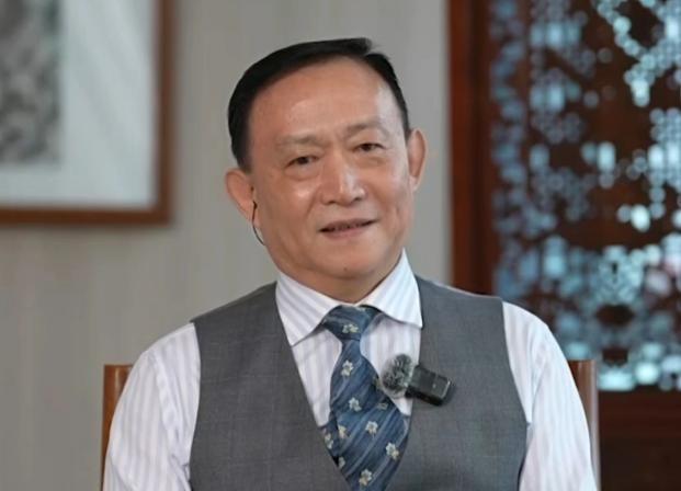 学者卢麒元曾提出一个主张：“立法者每次参与都要政审！ ”因为最严重的渗透，是通过
