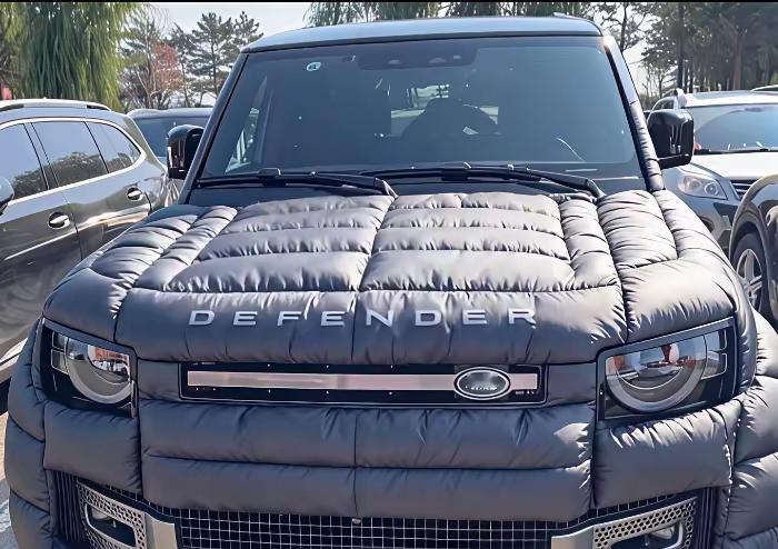 当我还货比三家选羽绒服的时候。
隔壁大哥都已经给他的路虎穿上了“羽绒服”了。