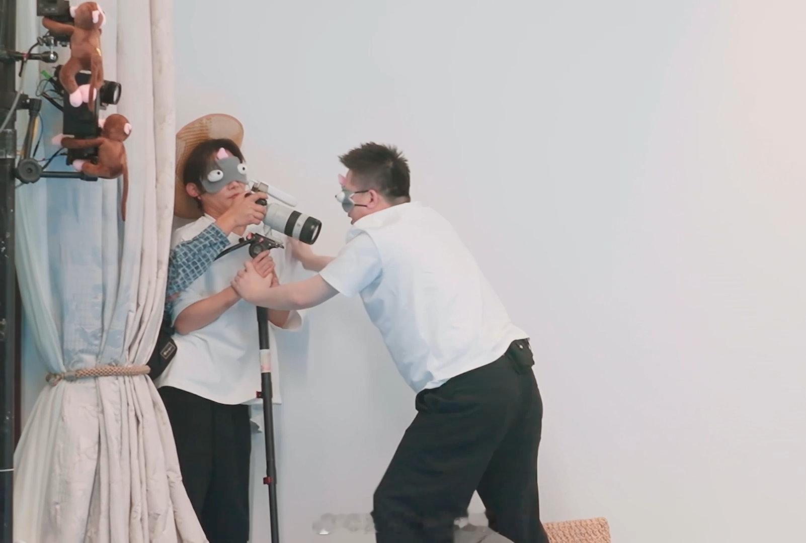 要治孟鹤堂还得是周九良  孟鹤堂藏得再深，也躲不过周九良的“摸骨神技”，亲搭档之