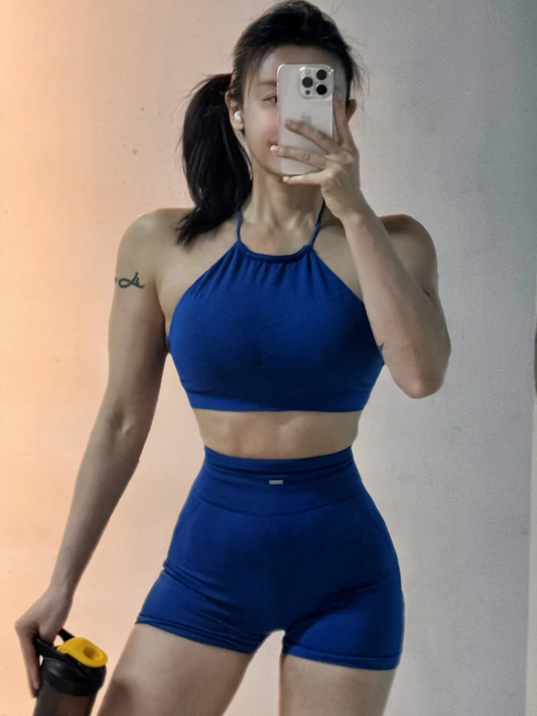 今天是蓝色的健身女孩💙
