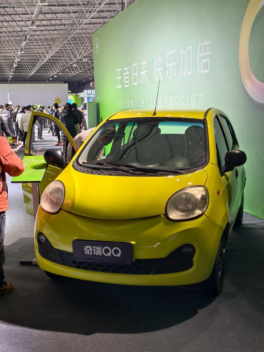 奇瑞QQ之夜进门就是两台十几年的QQ一下把我拉回了玩“抢车位”的时代对于许多80