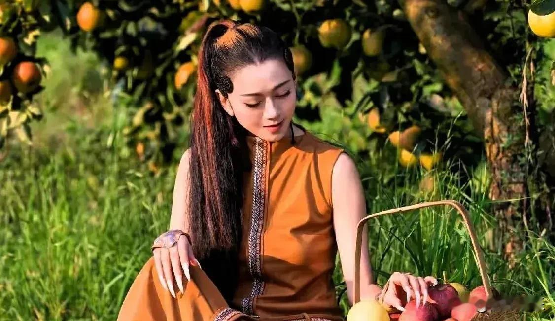四和娱乐:关注
钱真养人？66岁杨丽萍近照曝光，状态如少女！

近日，66岁的杨