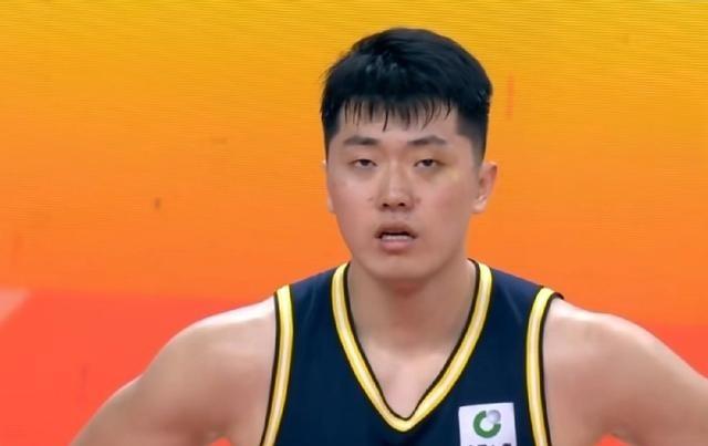 广东主场101-92复仇江苏，这场球赢下来太关键了。杜锋这次变阵真管用，让徐杰主