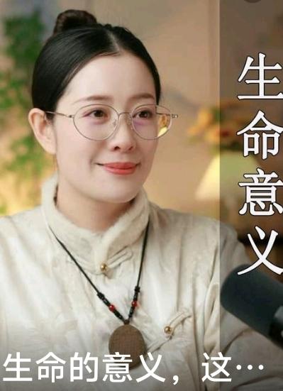 于我而言，人生最重要的是内心安稳，身边有爱，手里有能取悦自己的热爱。

不必追着