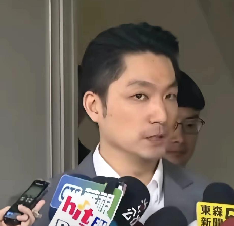 逐句批驳蒋万安荒谬言论：颠倒黑白、挟洋谋私的政治闹剧
 
蒋万安这货印堂发暗，眼