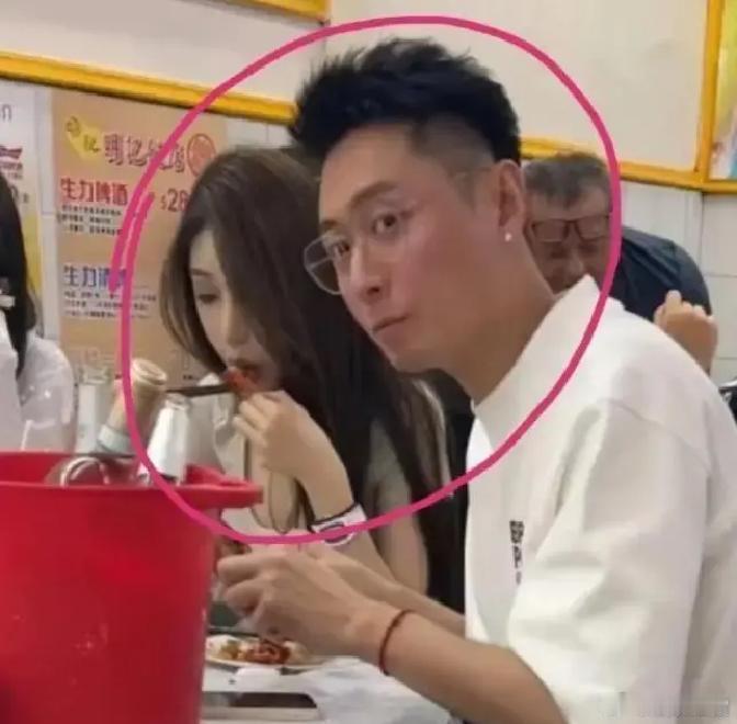 买超 邵晴买超父母对邵晴的态度八年相伴、两子在手，张嘉倪从头到尾只配叫婆婆阿姨，