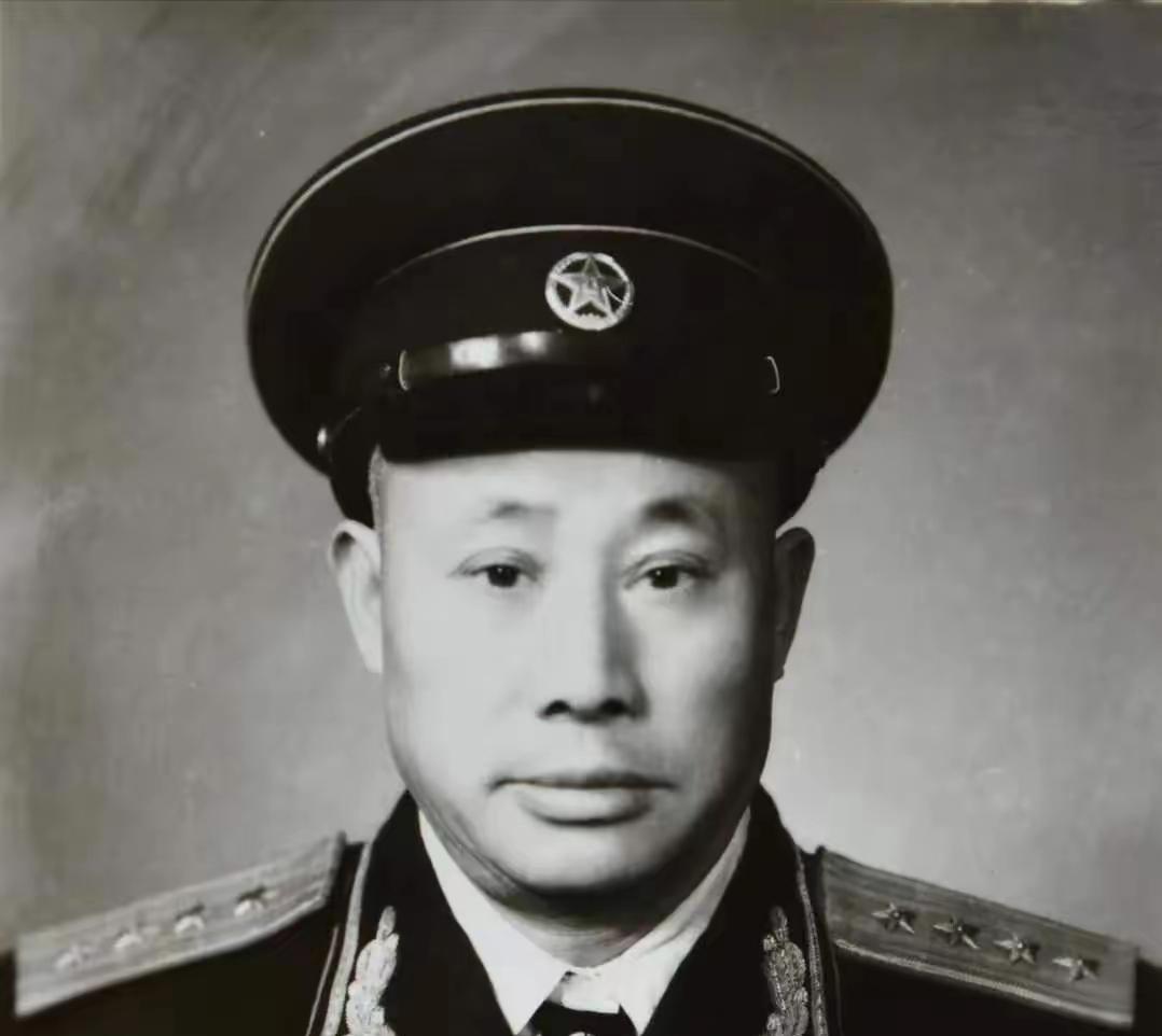 飞夺泸定桥铁血勇士，1955年授衔主动请降！这才是共产党人的真风骨
​​55年，