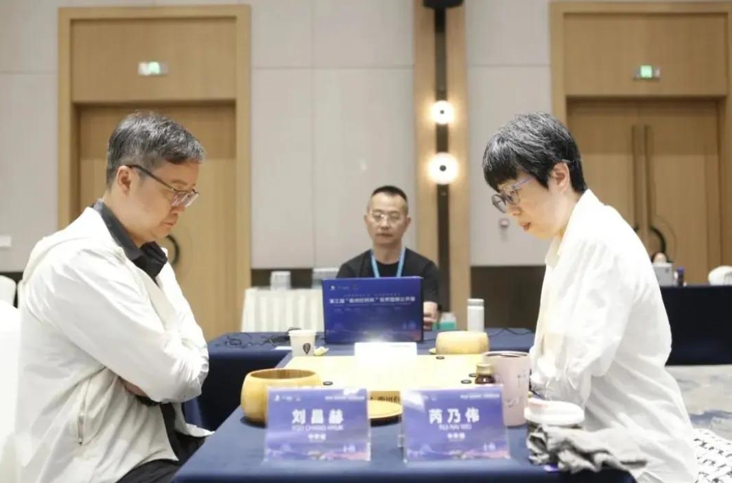 渐入佳境的烂柯杯预选赛~
韩国四女将过关
公开组产生四强



第3届烂柯杯世界