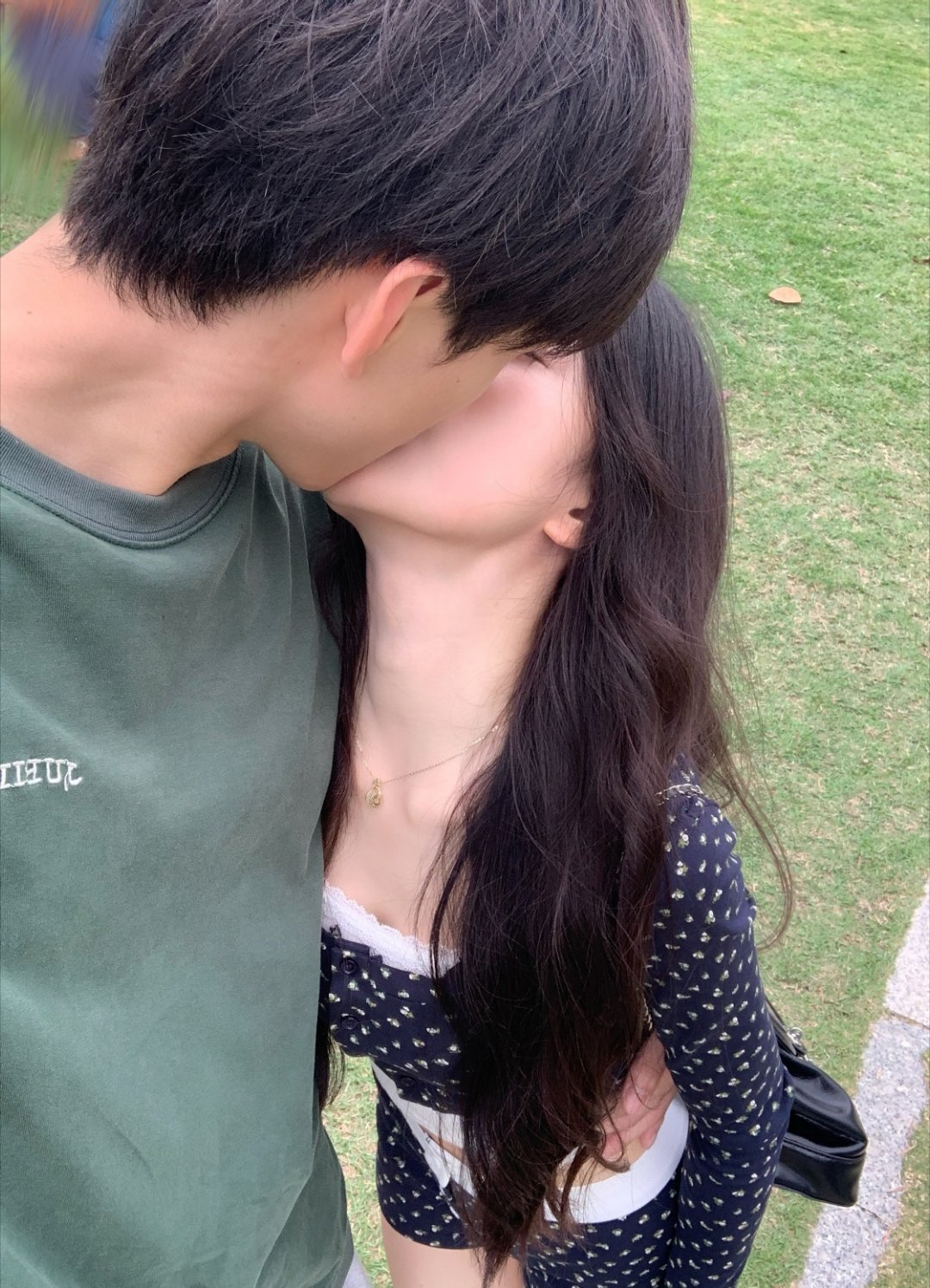  现在谈恋爱真的越来越有意思了，AI能帮你更懂对方心思，避开雷区、找对话题，少走