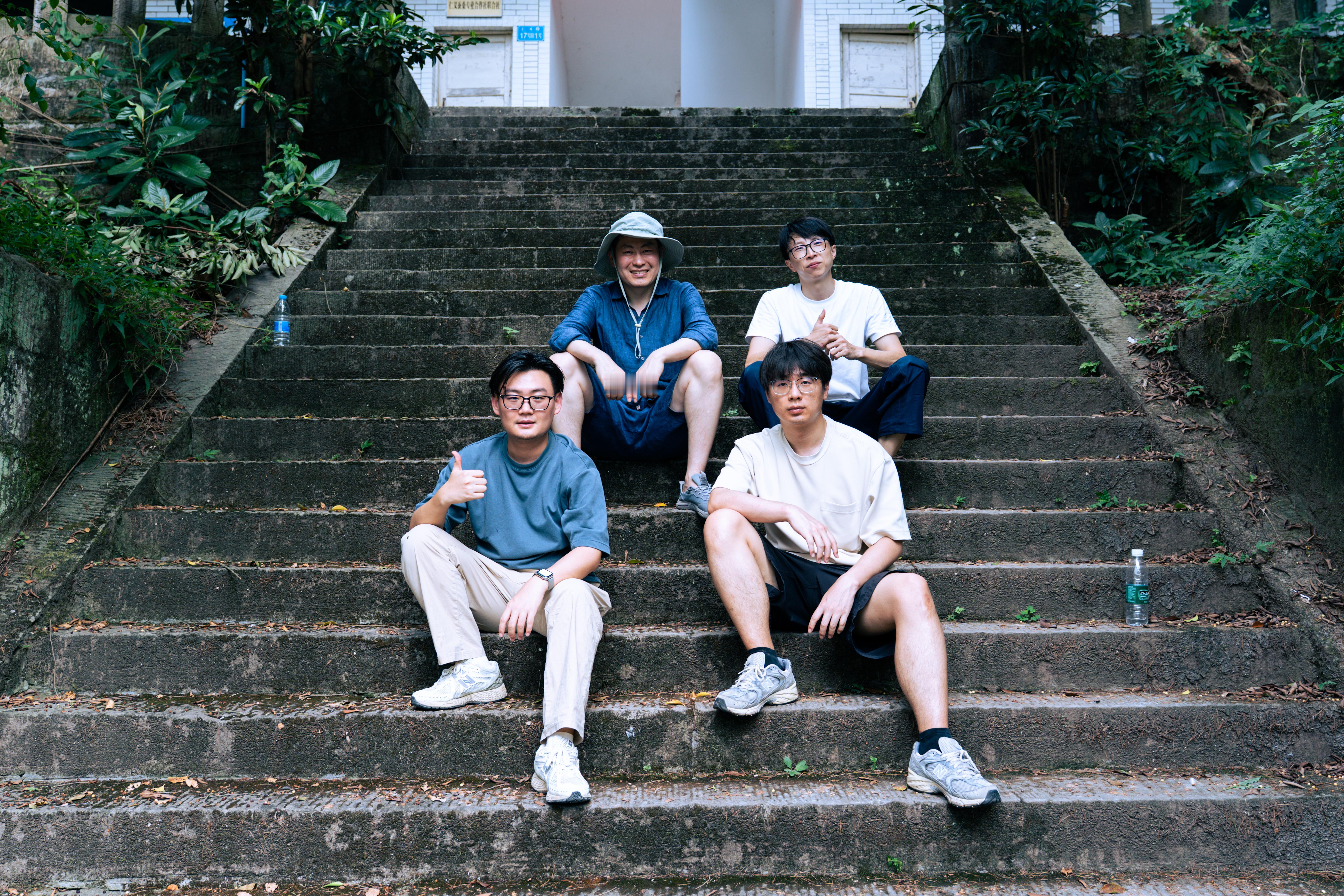 累坏了家人们，重庆怎么这么热[允悲]现在到成都凉爽多了，和青岛一个体感 ​​​