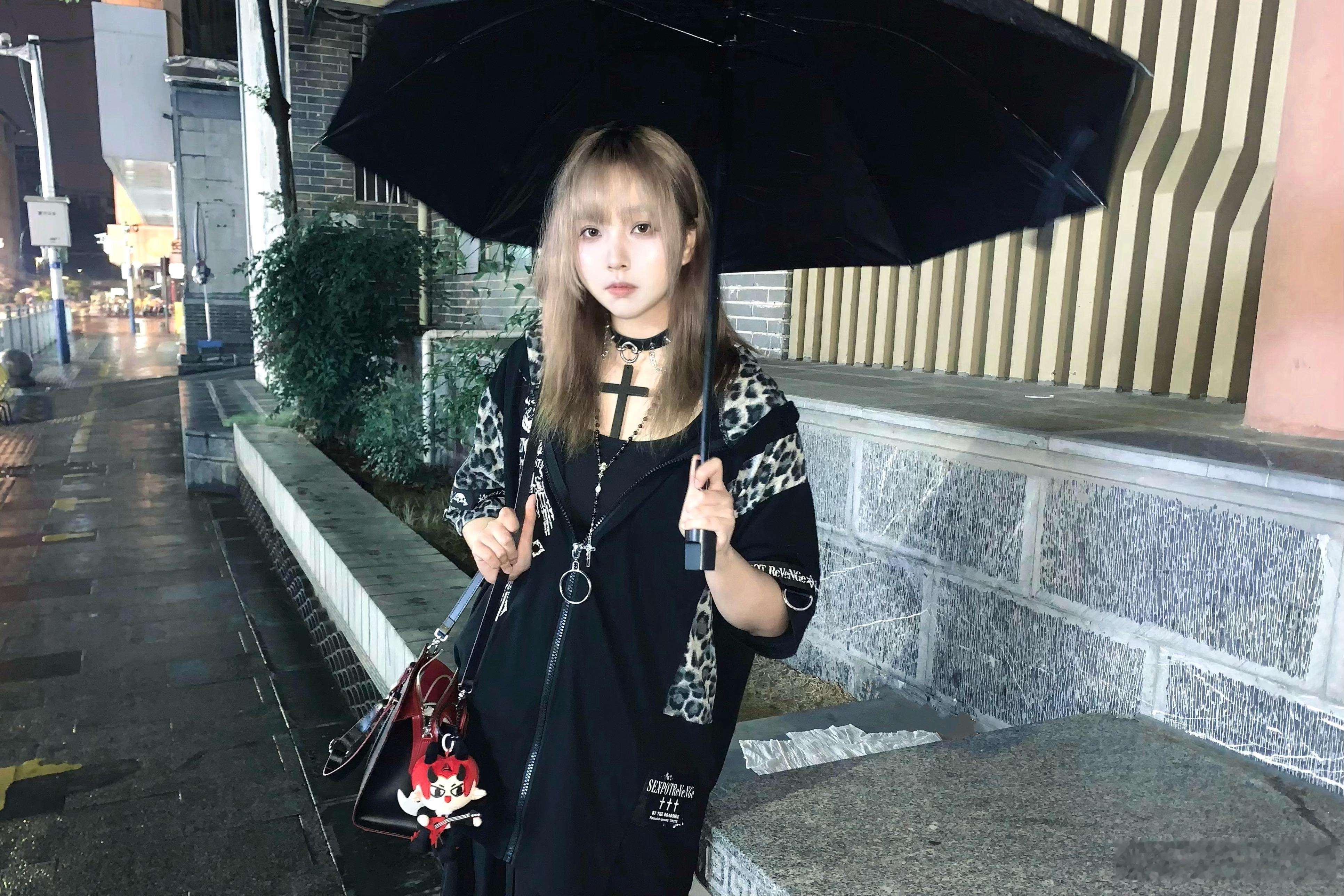 生活千疮百孔，好透气 