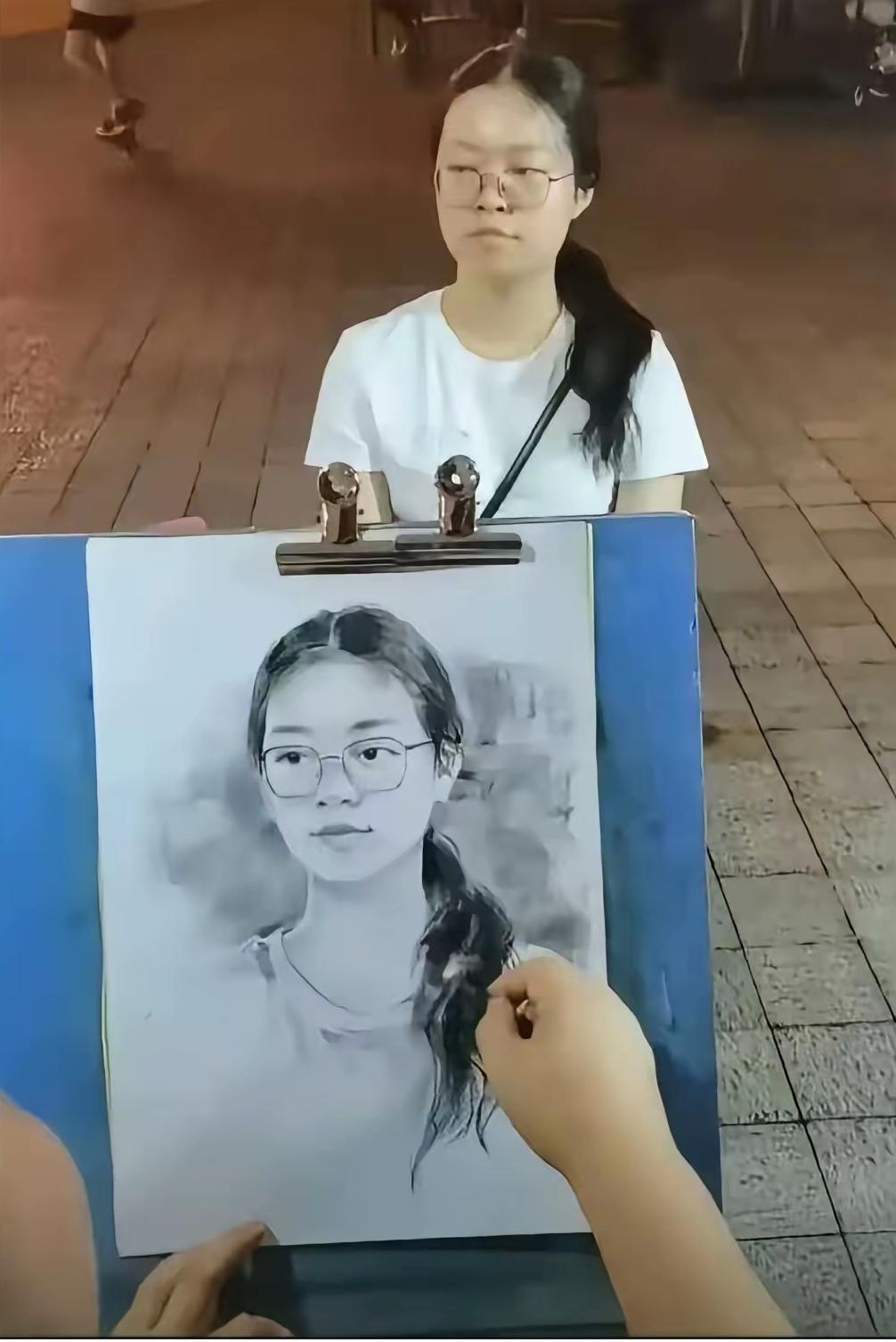 这是民间高手的画作，一看就知道是个高情商之人。如果换成某某美院的话，估计得反过来