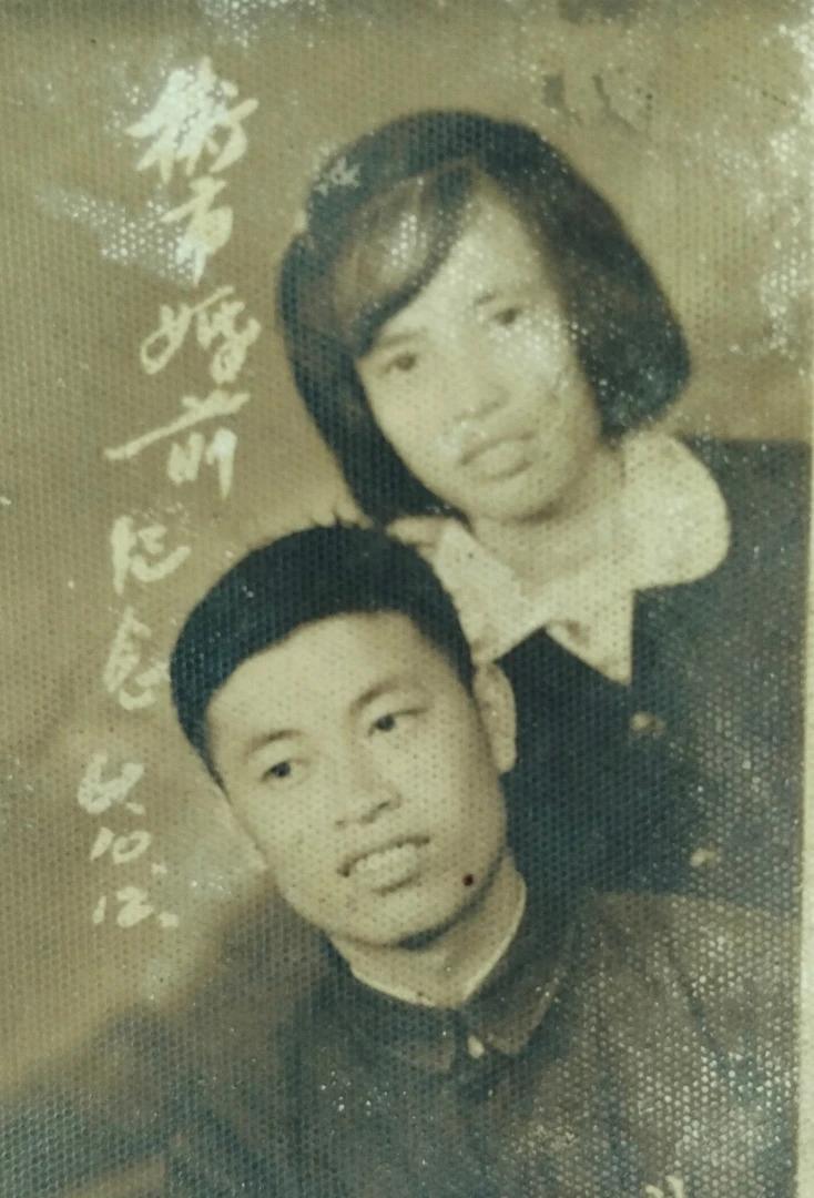 在那个连饭都吃不饱的年代，俊男美女结合在一起，除了一颗红亮的心，啥也没有。他们的
