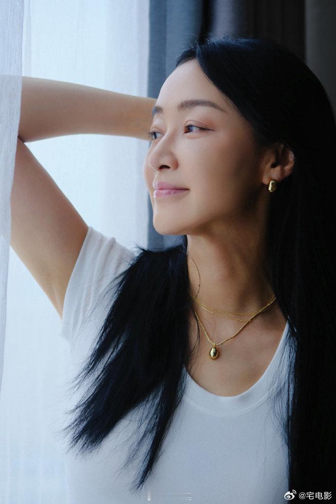 网传赵子琪维妮娜回归乘风2026   还记得当初两人离开舞台时的画面，如今传出回
