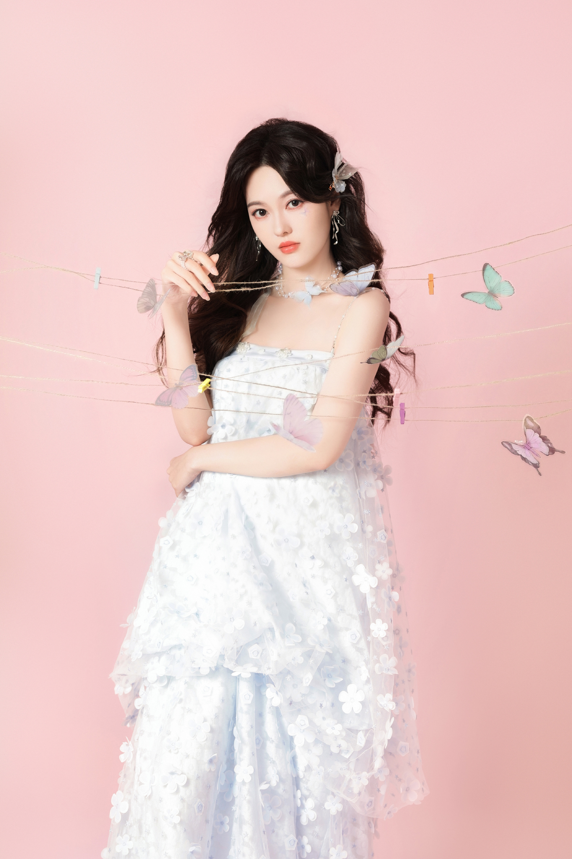 陆婷玉白裙子穿搭，美丽的“蝴蝶少女”。陆婷玉