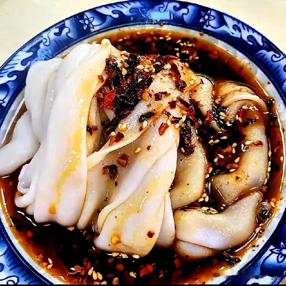 最近网络上对陕西的两大饮食名片可真是“盯”得紧啊！先是西安羊肉泡馍的价格被推上风